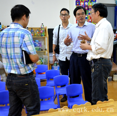 参观幼儿美术实训室.jpg