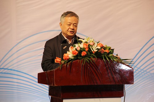 闫志坚发表致辞