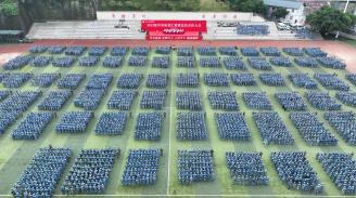 青春逢盛世，奋斗正当时！学校举行2025级学生军训成果汇报暨总结表彰大会
