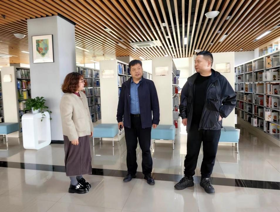 西安欧亚学院图文信息中心一行到校参观交流