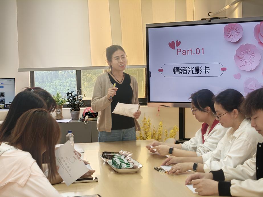 ​学校图书馆举办第七期 “书语心声、悦心工作坊”阅读疗心活动   