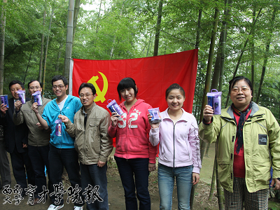 登山比赛部分获奖者合影